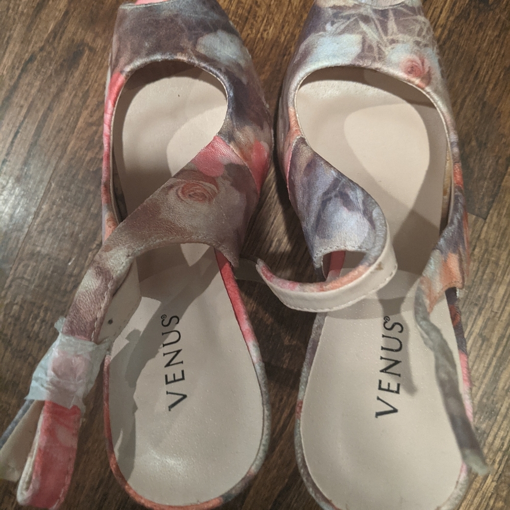 Venus Slingbacks - Picture 2 of 4
